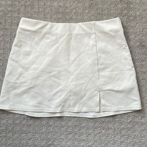 American Eagle super stretchy cream skort. Size M. Has built in shorts.